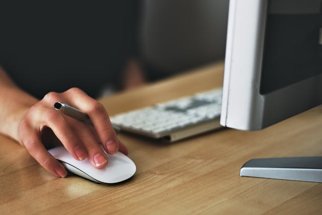 Top 7 Best AI to Make a Logo for Your Business in 2025